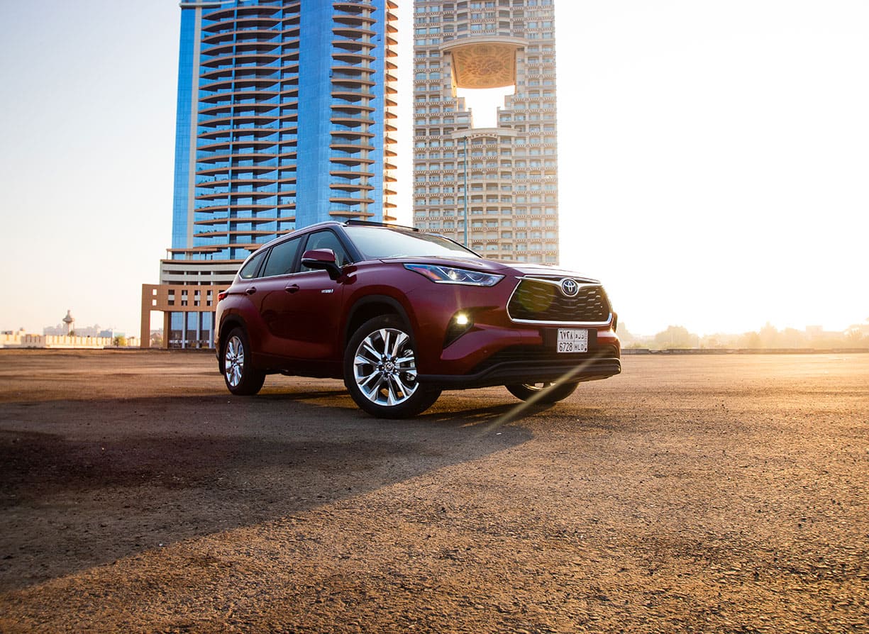 أداء تويوتا هايلاندر برونز إديشن 2023 في أرقام (مزايا وأسعار) كم قوة تويوتا هايلاندر هايبرد 2022