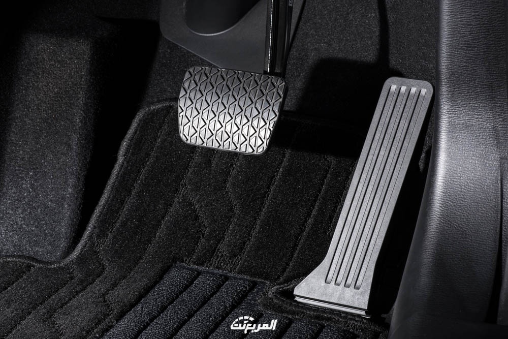 لماذا تتواجد دواسة المكابح على اليمين؟.. والسر وراء ارتفاع "دواسة المكابح" عن دواسة الوقود 1