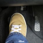 لماذا تتواجد دواسة المكابح على اليمين؟.. والسر وراء ارتفاع "دواسة المكابح" عن دواسة الوقود لماذا تتواجد دواسة المكابح على اليمين؟.. والسر وراء ارتفاع "دواسة المكابح" عن دواسة الوقود 1