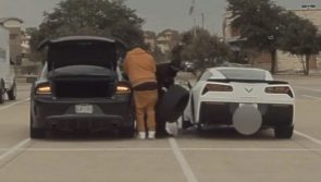 شاهد لحظة سرقة عجلة كورفيت C7 خلال أقل من دقيقة 3