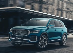 السيارات الصينية تستحوذ على حصة كبيرة بالسوق الروسي بعد الانسحابات الأوربية جيلي