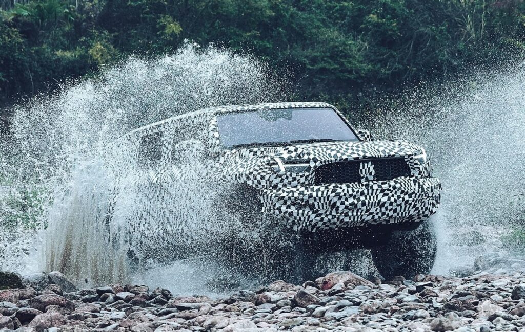 دونغ فينج الصينية تكشف عن شاحنة كهربائية منافسة لهمر بقوة 1000 حصان