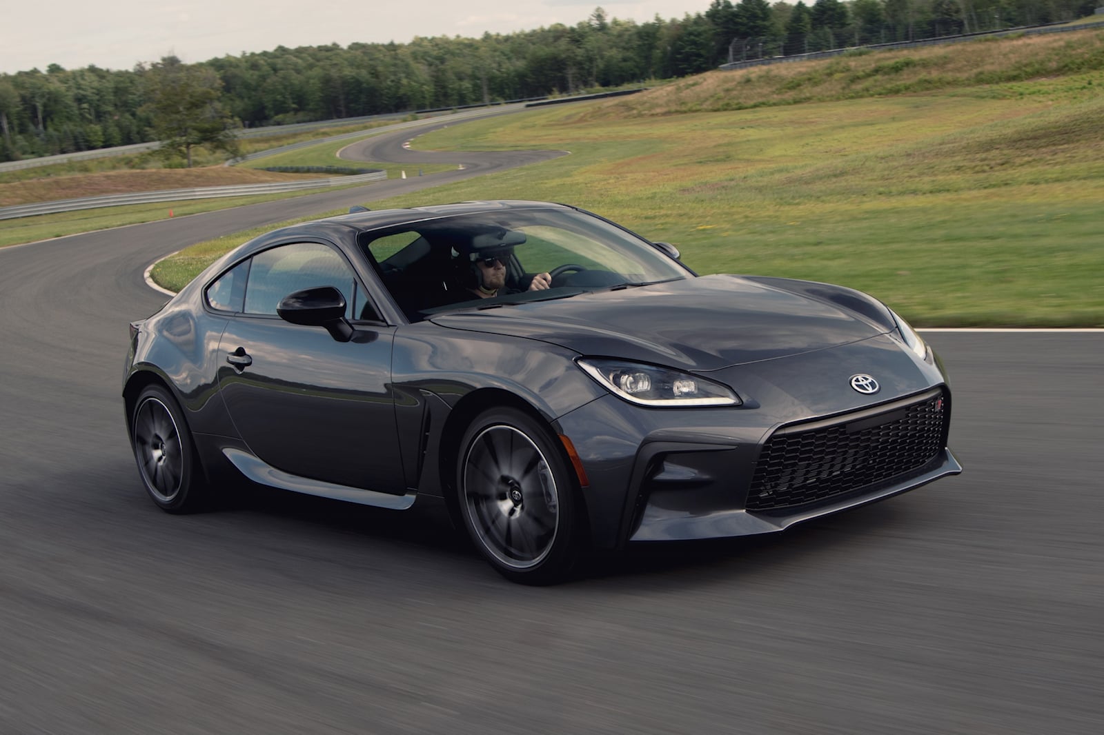 تويوتا تؤكد تمسكها بمحركات البنزين في سيارات GR الرياضية خلال العقدين القادمين تويوتا تؤكد تمسكها بمحركات البنزين في سيارات GR الرياضية خلال العقدين القادمين 1