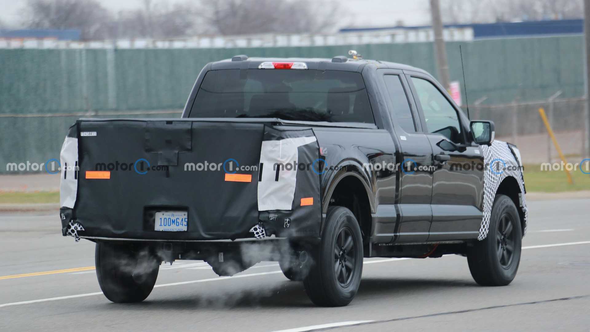 أول ظهور لفورد F-150 فيس ليفت الجديدة أثناء اختبارها في الطرق العامة أول ظهور لفورد F-150 فيس ليفت الجديدة أثناء اختبارها في الطرق العامة 2