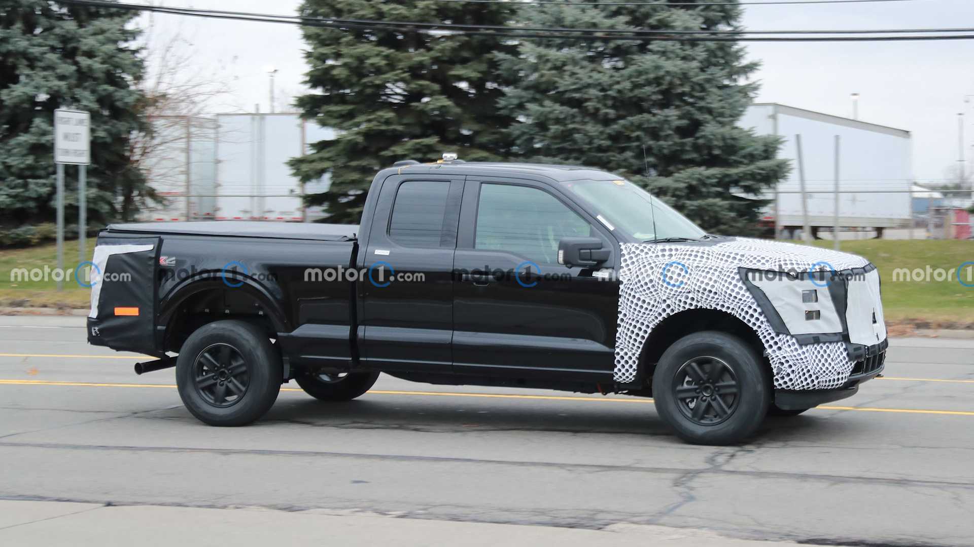 أول ظهور لفورد F-150 فيس ليفت الجديدة أثناء اختبارها في الطرق العامة أول ظهور لفورد F-150 فيس ليفت الجديدة أثناء اختبارها في الطرق العامة 1