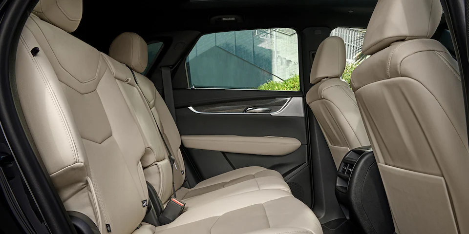 على السريع: 10 معلومات عن كاديلاك XT5 2023 الفاخرة من أمريكا 4
