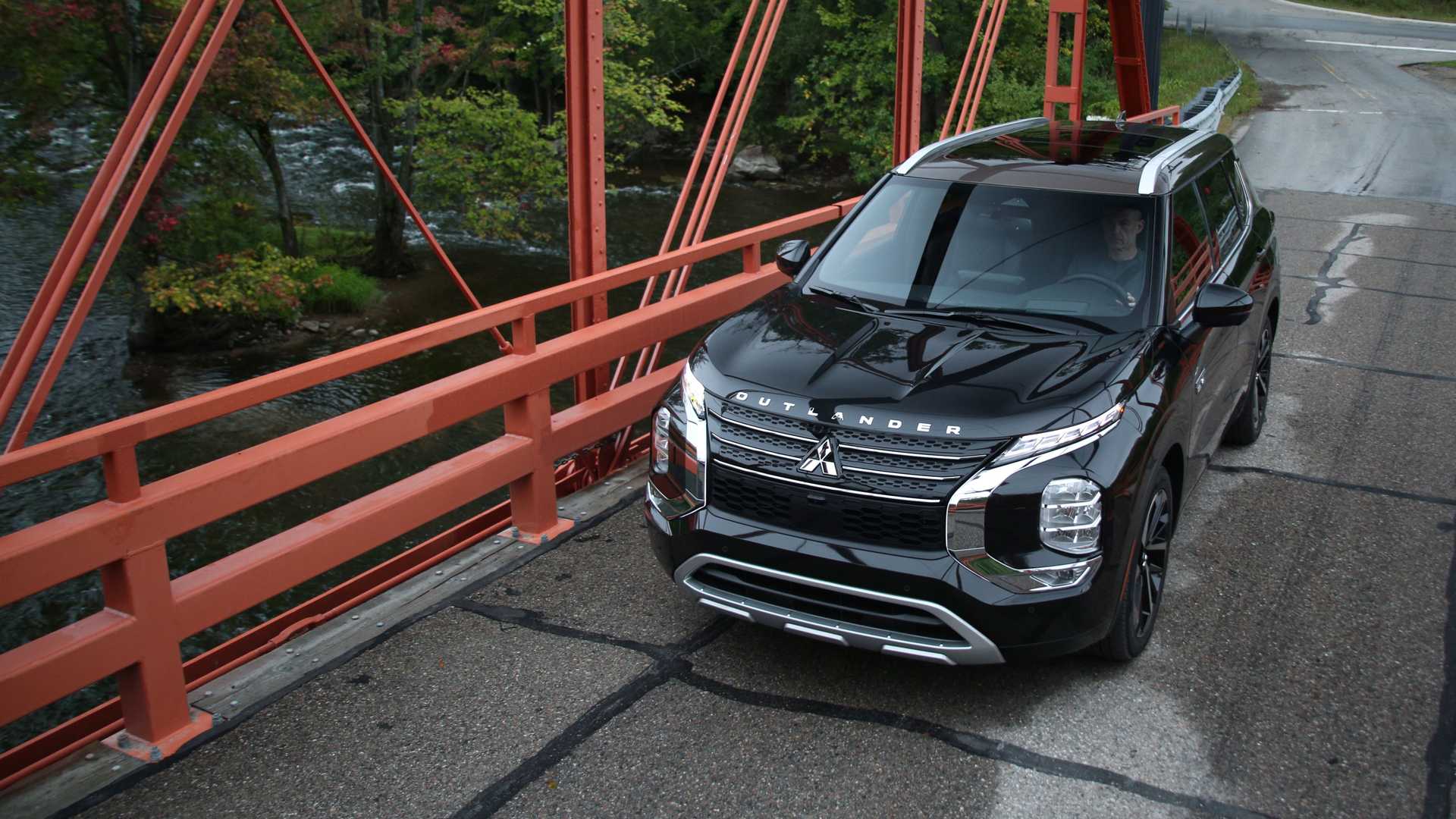 ميتسوبيشي اوتلاندر تحصل على إصدار الذكرى السنوية الأربعين بلمسات خاصة ميتسوبيشي اوتلاندر إصدار الذكرى الأربعين