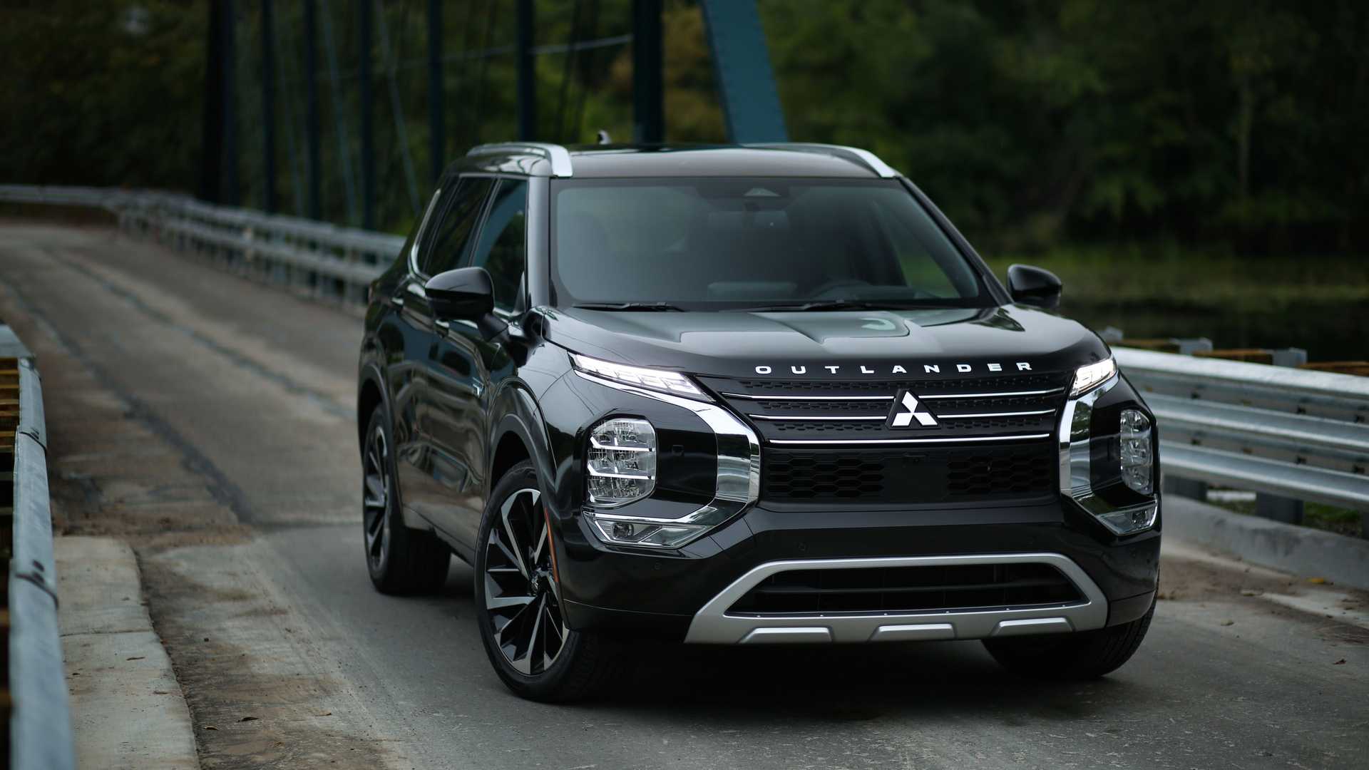 ميتسوبيشي اوتلاندر تحصل على إصدار الذكرى السنوية الأربعين بلمسات خاصة ميتسوبيشي اوتلاندر إصدار الذكرى الأربعين