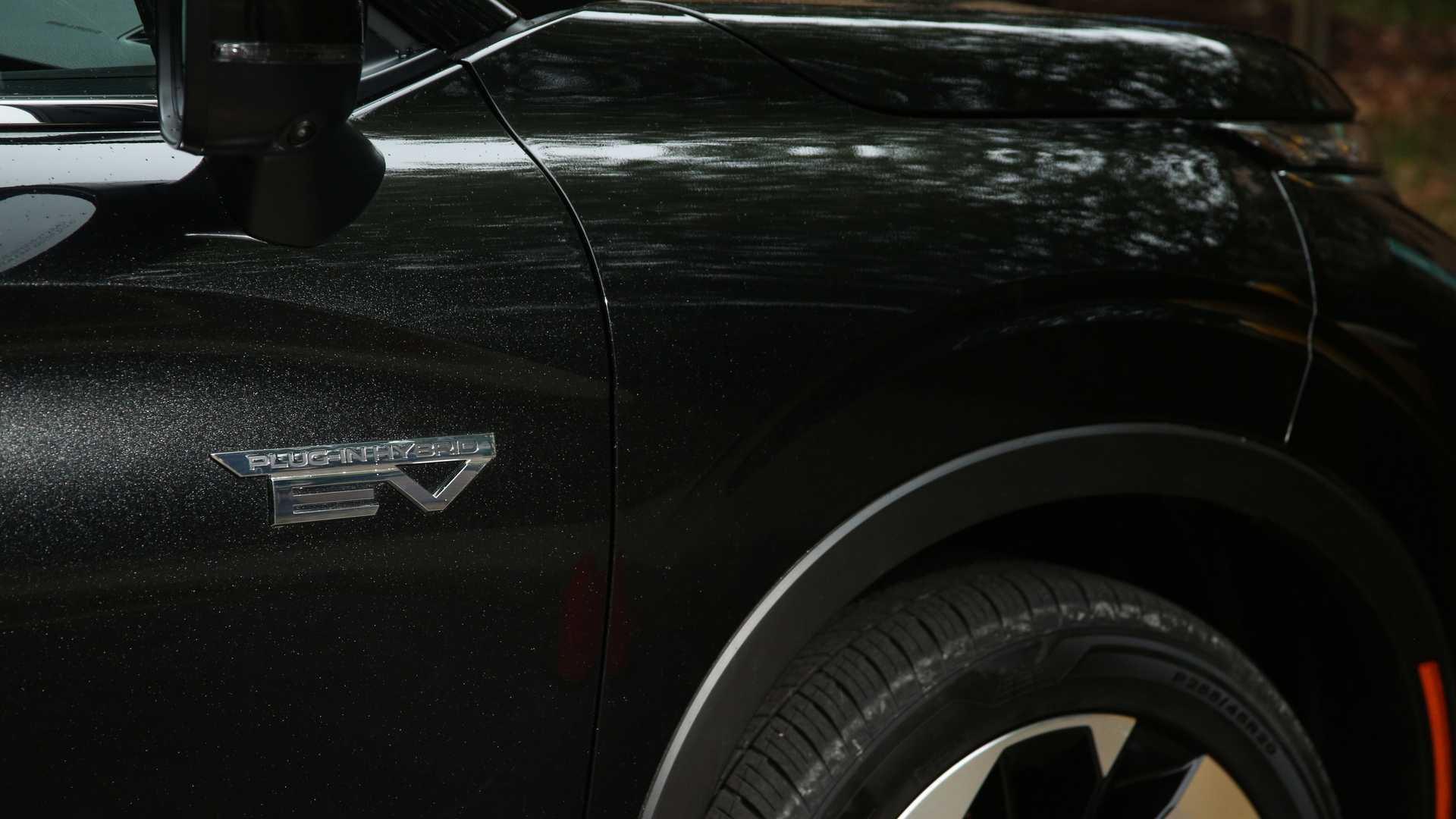 ميتسوبيشي اوتلاندر تحصل على إصدار الذكرى السنوية الأربعين بلمسات خاصة ميتسوبيشي اوتلاندر إصدار الذكرى الأربعين