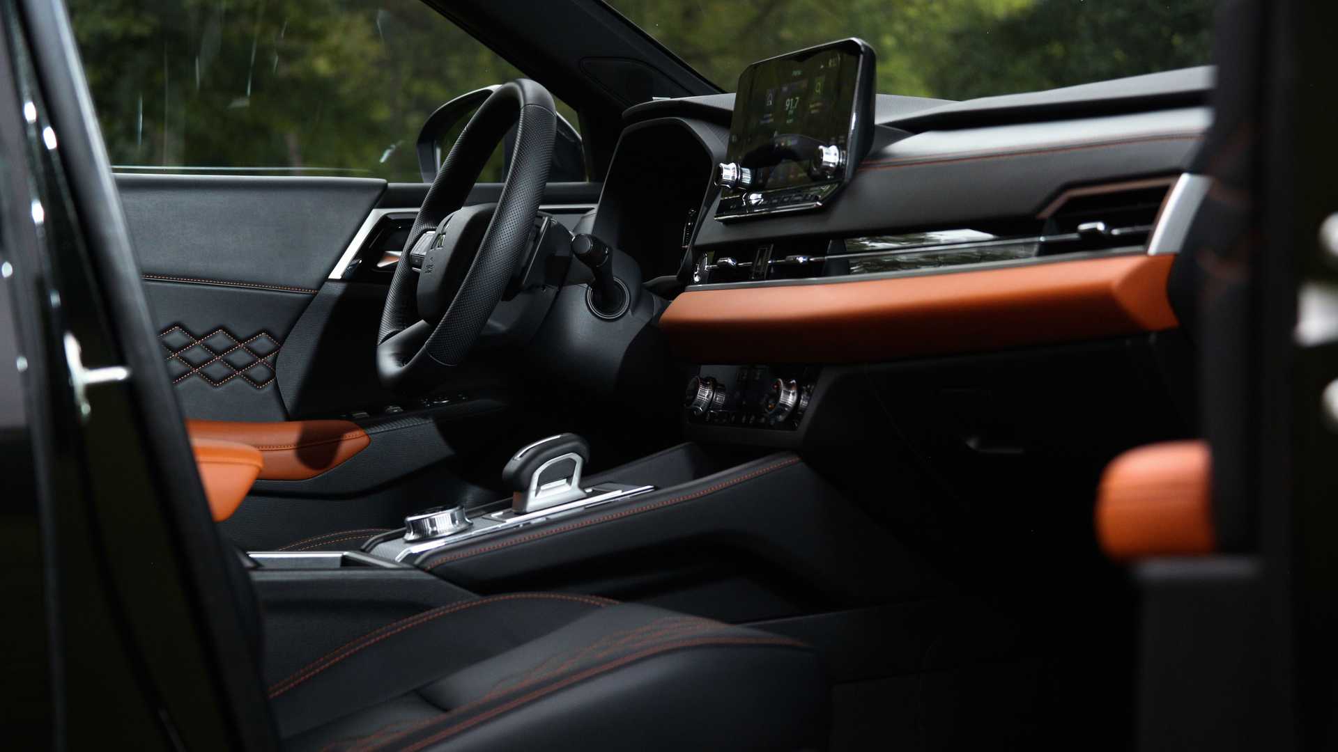 ميتسوبيشي اوتلاندر تحصل على إصدار الذكرى السنوية الأربعين بلمسات خاصة ميتسوبيشي اوتلاندر إصدار الذكرى الأربعين