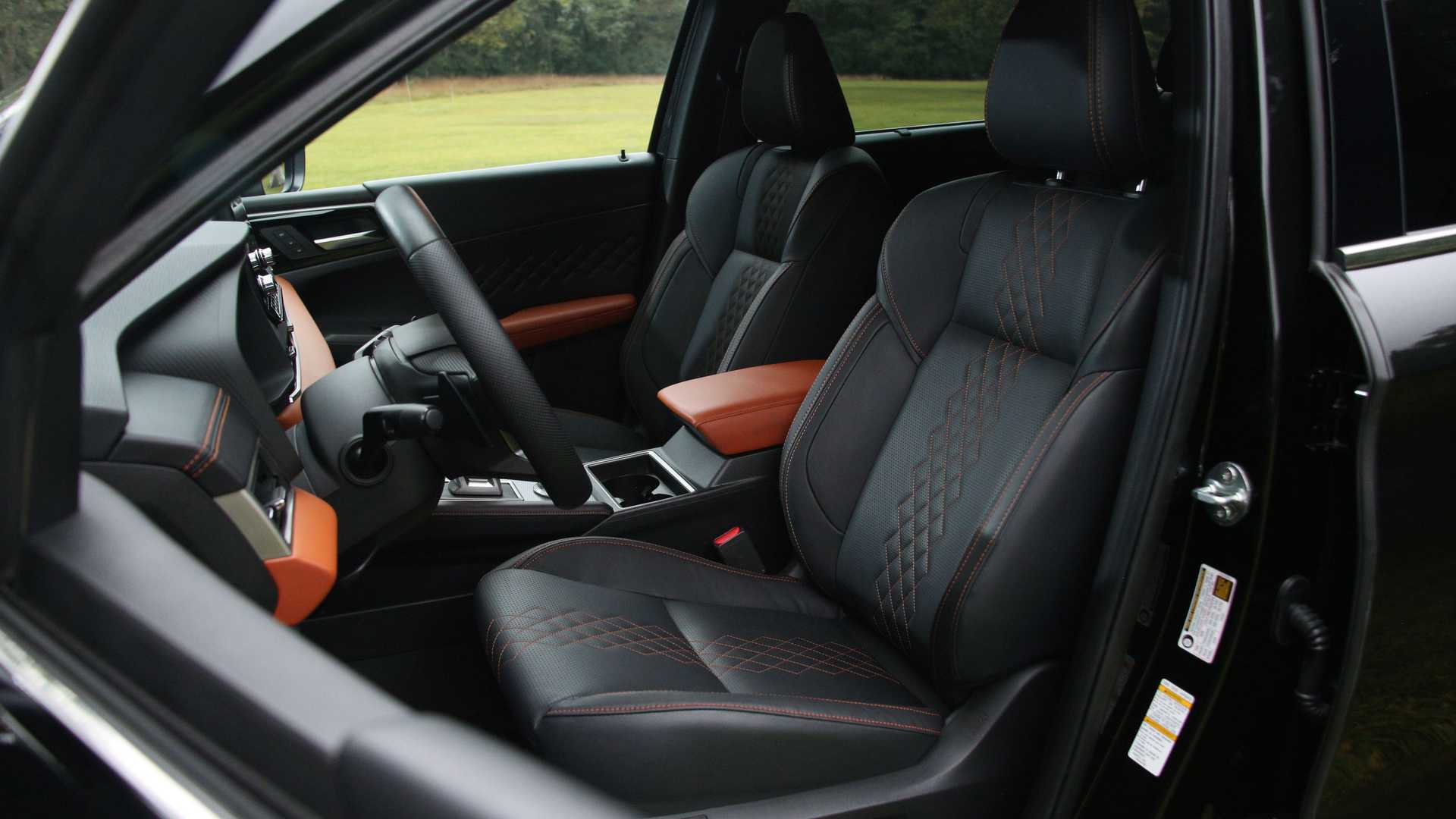 ميتسوبيشي اوتلاندر تحصل على إصدار الذكرى السنوية الأربعين بلمسات خاصة ميتسوبيشي اوتلاندر إصدار الذكرى الأربعين