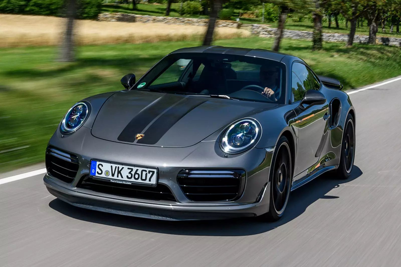 لماذا بورش 911 هي أفضل سيارة رياضية على الإطلاق؟