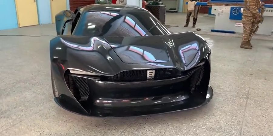محرك تويوتا كورولا في أول سيارة أفغانية supercar