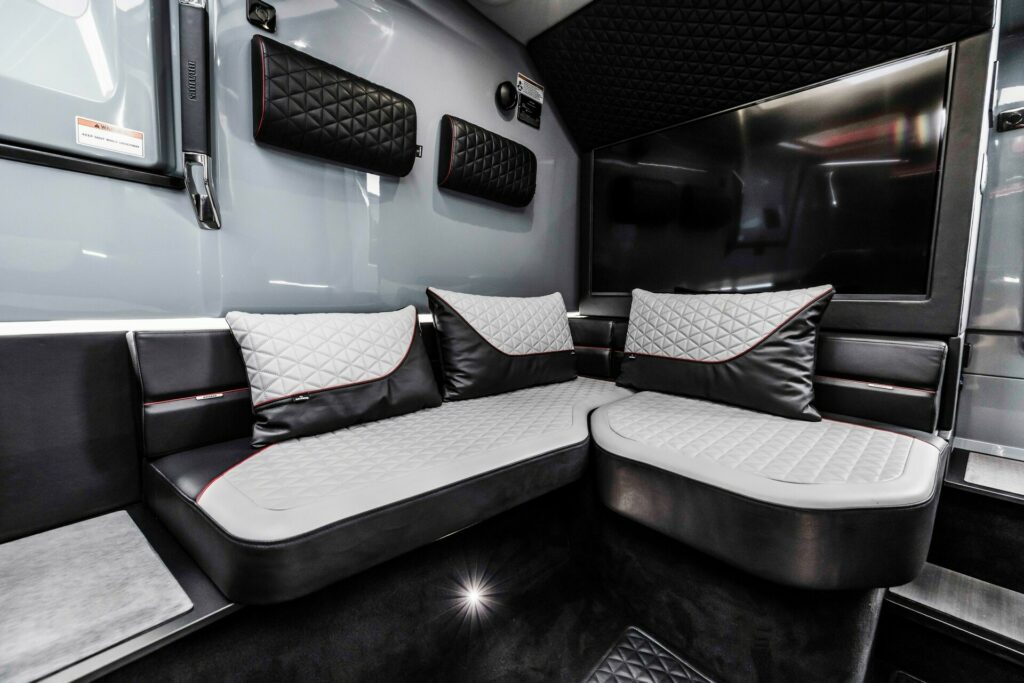 برابوس الألمانية تكشف عن قارب رياضي فاخر جديد بمحرك V8 وقوة 900 حصان برابوس شادو 900