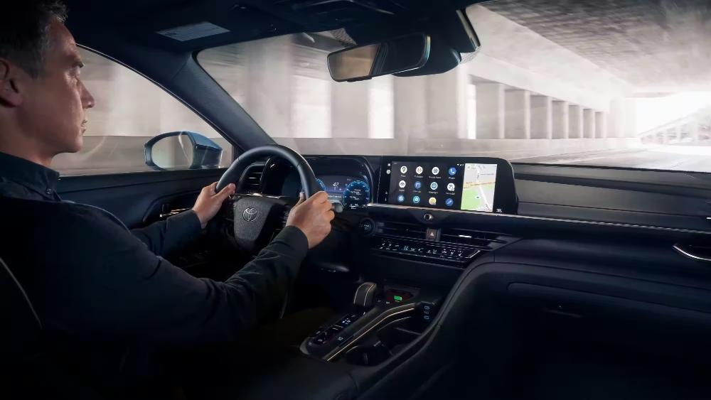 تويوتا-كروان-2023-المربع-نت-7