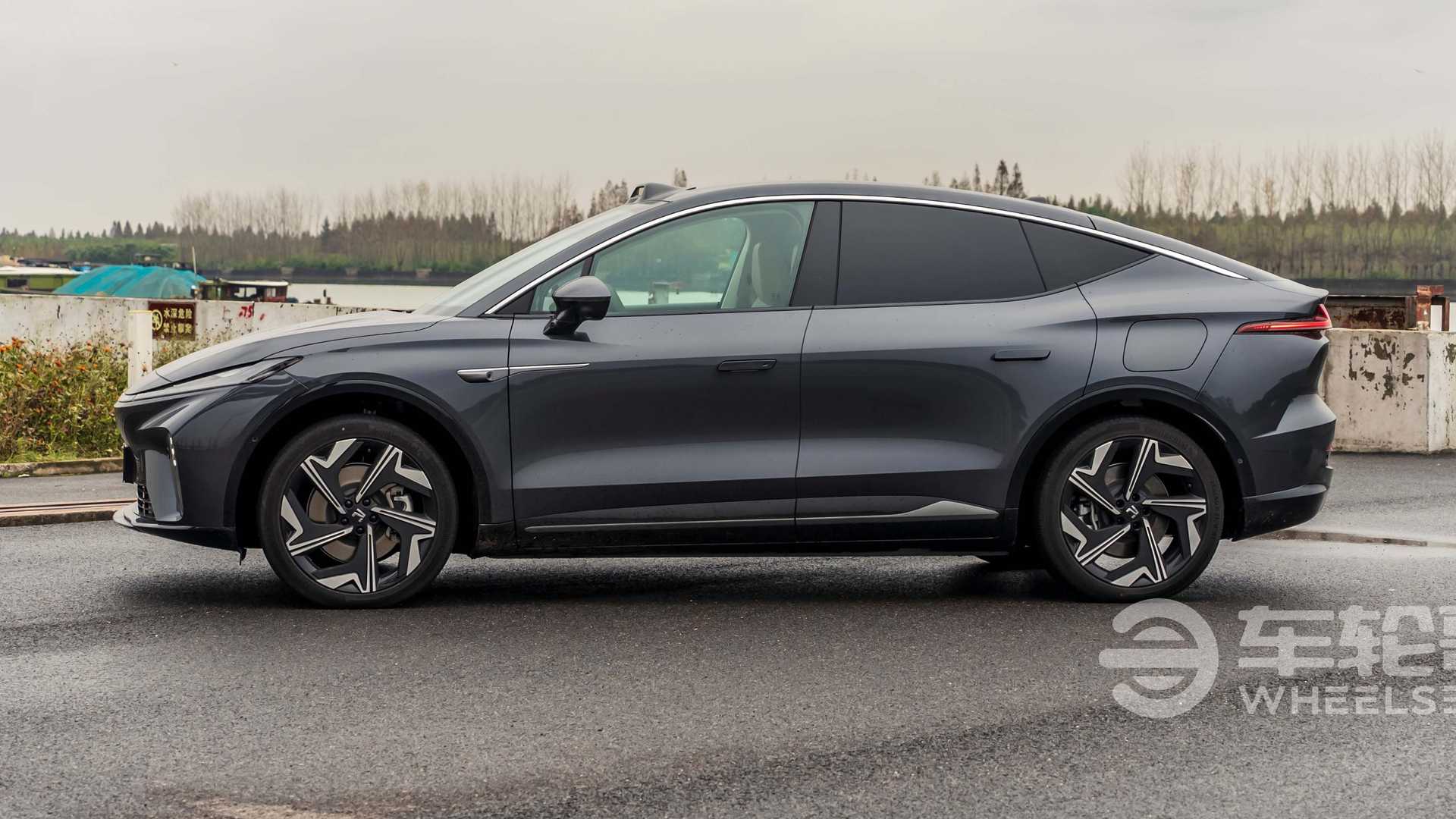 انطلاق سيارة سايك R7 المنافسة لتيسلا موديل Y بقوة 540 حصان رايسينج R7