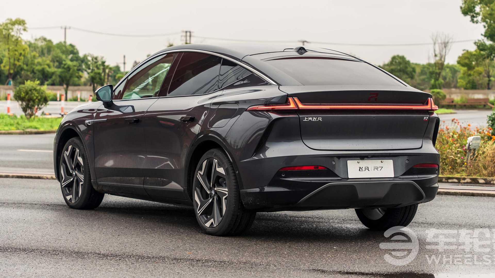 انطلاق سيارة سايك R7 المنافسة لتيسلا موديل Y بقوة 540 حصان رايسينج R7