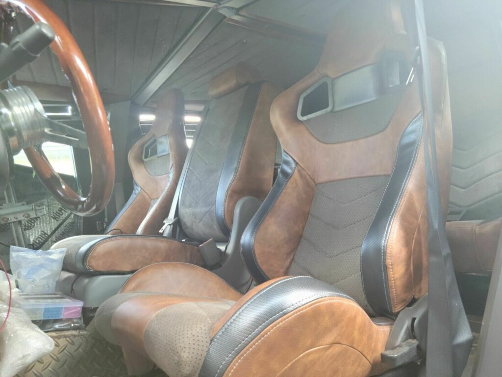 شيفروليه سيلفرادو تحصل على تعديل فريد من نوعه بأسلوب سيارة باتمان شيفروليه سيلفرادو بتصميم باتمان