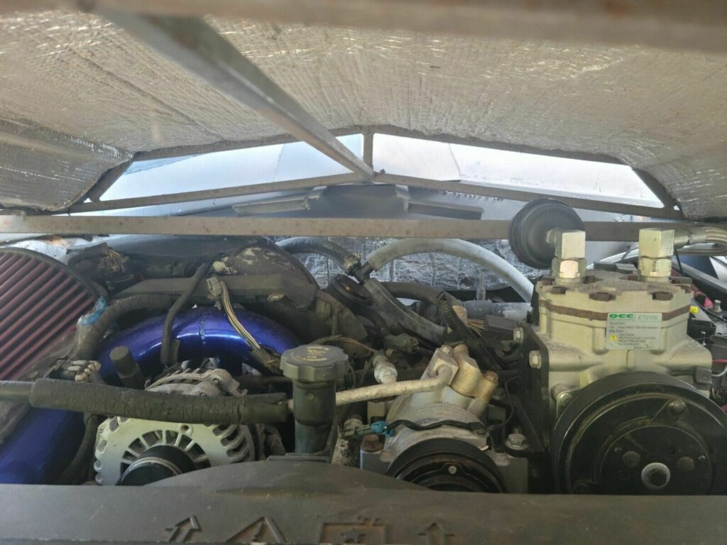 شيفروليه سيلفرادو تحصل على تعديل فريد من نوعه بأسلوب سيارة باتمان شيفروليه سيلفرادو بتصميم باتمان