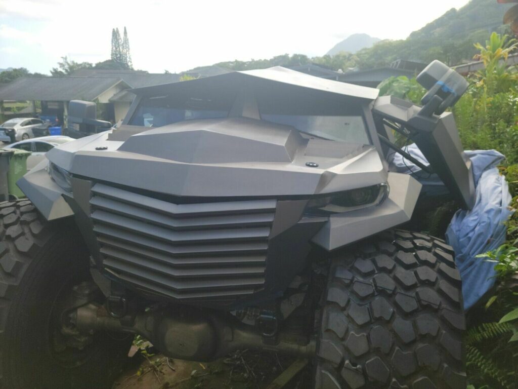 شيفروليه سيلفرادو تحصل على تعديل فريد من نوعه بأسلوب سيارة باتمان شيفروليه سيلفرادو بتصميم باتمان