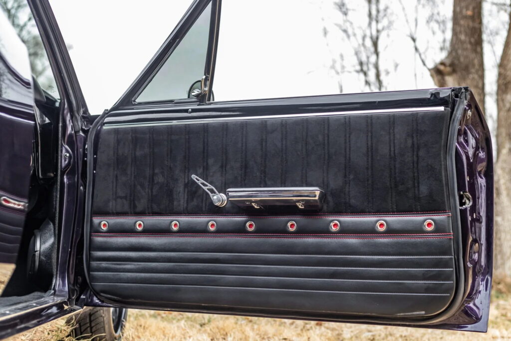 شيفروليه شيفيل 1967 معدلة بمحرك دودج فايبر تُعرض للبيع بمزاد شيفروليه شيفيل 1967 معدلة بمحرك دودج فايبر تُعرض للبيع بمزاد 13