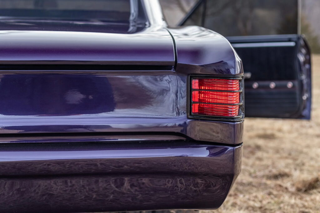 شيفروليه شيفيل 1967 معدلة بمحرك دودج فايبر تُعرض للبيع بمزاد شيفروليه شيفيل 1967 بمحرك V10 سوبر تشارج