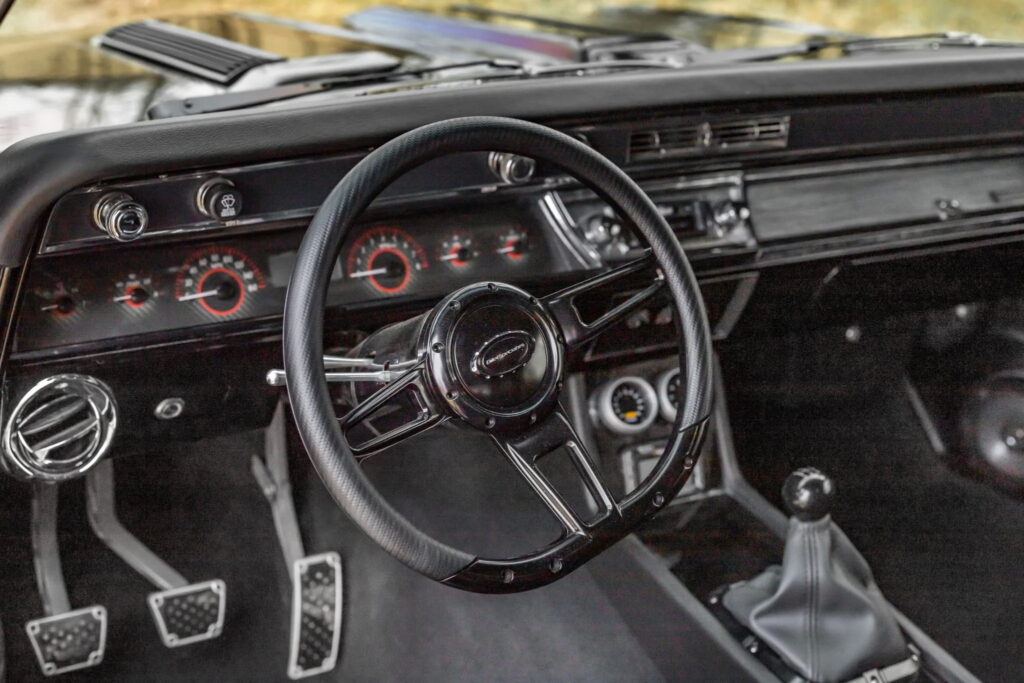 شيفروليه شيفيل 1967 معدلة بمحرك دودج فايبر تُعرض للبيع بمزاد شيفروليه شيفيل 1967 معدلة بمحرك دودج فايبر تُعرض للبيع بمزاد 5