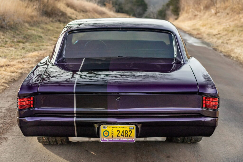 شيفروليه شيفيل 1967 معدلة بمحرك دودج فايبر تُعرض للبيع بمزاد شيفروليه شيفيل 1967 بمحرك V10 سوبر تشارج