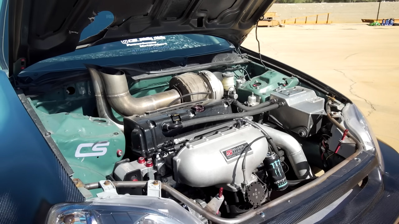 هوندا سيفيك بقوة 900 حصان تواجه فورد F-150 بقوة 1000 حصان في سباق التسارع هوندا سيفيك بقوة 900 حصان تواجه فورد F-150 بقوة 1000 حصان