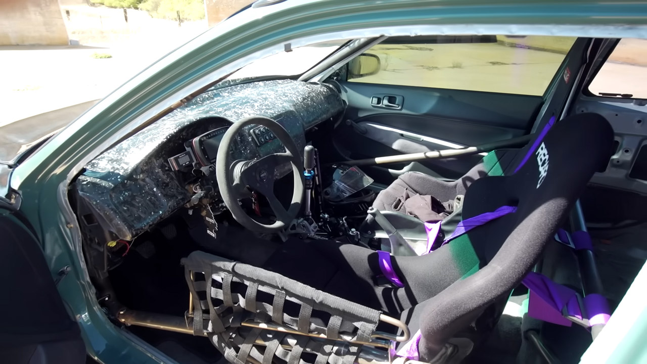 هوندا سيفيك بقوة 900 حصان تواجه فورد F-150 بقوة 1000 حصان في سباق التسارع هوندا سيفيك بقوة 900 حصان تواجه فورد F-150 بقوة 1000 حصان