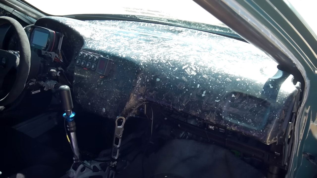 هوندا سيفيك بقوة 900 حصان تواجه فورد F-150 بقوة 1000 حصان في سباق التسارع هوندا سيفيك بقوة 900 حصان تواجه فورد F-150 بقوة 1000 حصان