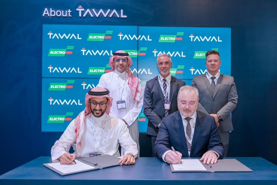 "توال" توقع شراكة استراتيجية مع شركة "الكترومين" لتمكين البنية التحتية لشحن المركبات الكهربائية في المملكة خلال مؤتمر ليب 2023 "توال" توقع شراكة استراتيجية مع شركة "الكترومين" لتمكين البنية التحتية لشحن المركبات الكهربائية في المملكة خلال مؤتمر ليب 2023 3