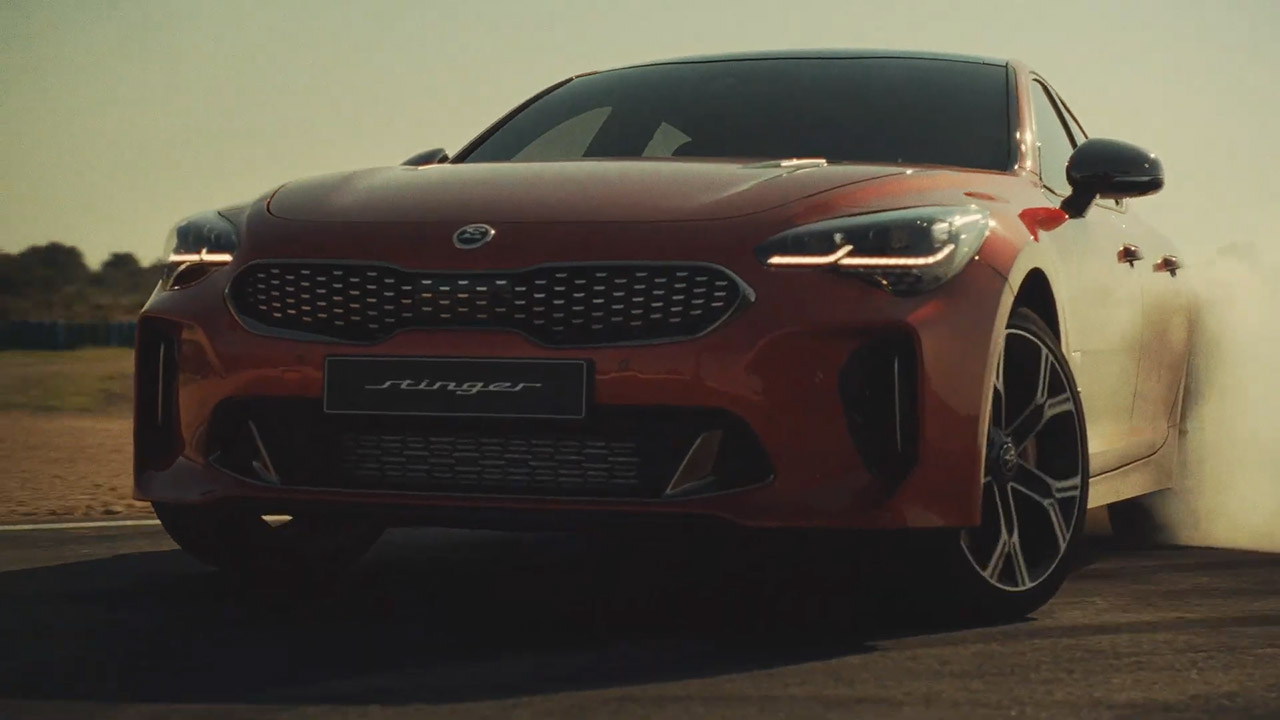 شاهد كيا تودع ستينجر نهائياً مع تسليم راية الأداء الرياضي لطراز EV6 GT الكهربائية كيا ستينجر