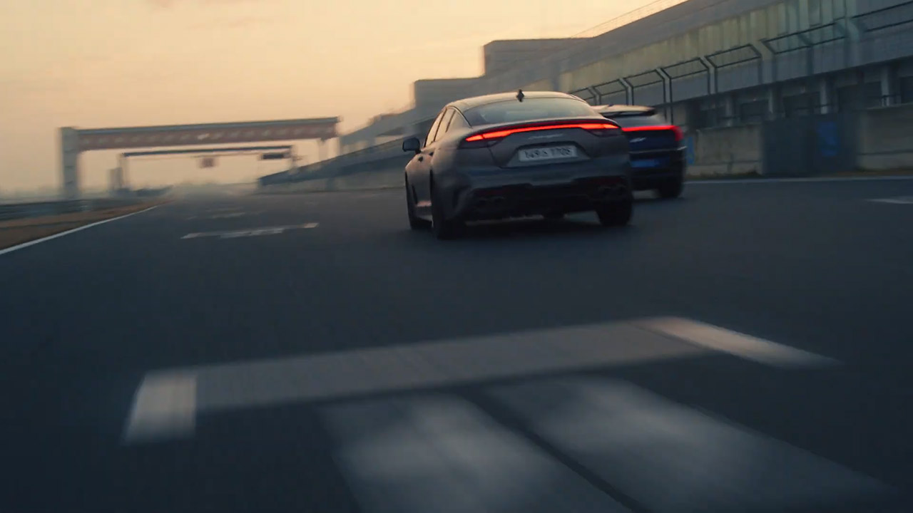 شاهد كيا تودع ستينجر نهائياً مع تسليم راية الأداء الرياضي لطراز EV6 GT الكهربائية كيا ستينجر