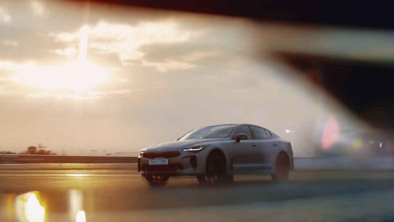 شاهد كيا تودع ستينجر نهائياً مع تسليم راية الأداء الرياضي لطراز EV6 GT الكهربائية كيا ستينجر