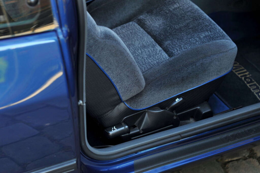 إحدى أندر سيارات رينو كليو الكلاسيكية تُعرض للبيع في مزاد رينو كليو ويليامز موديل 1994