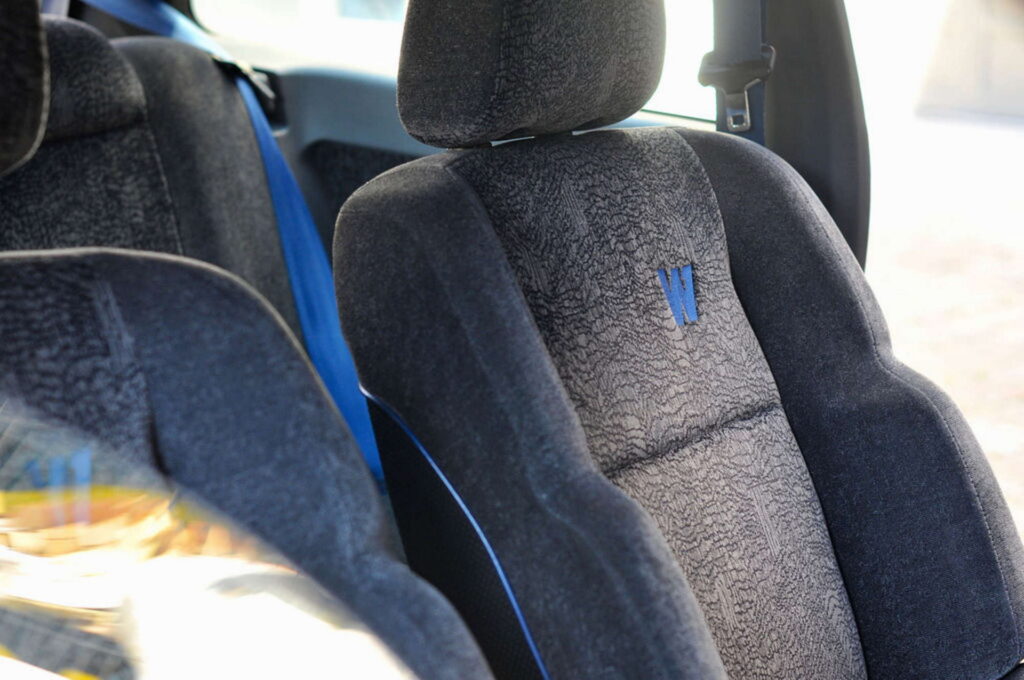 إحدى أندر سيارات رينو كليو الكلاسيكية تُعرض للبيع في مزاد رينو كليو ويليامز موديل 1994