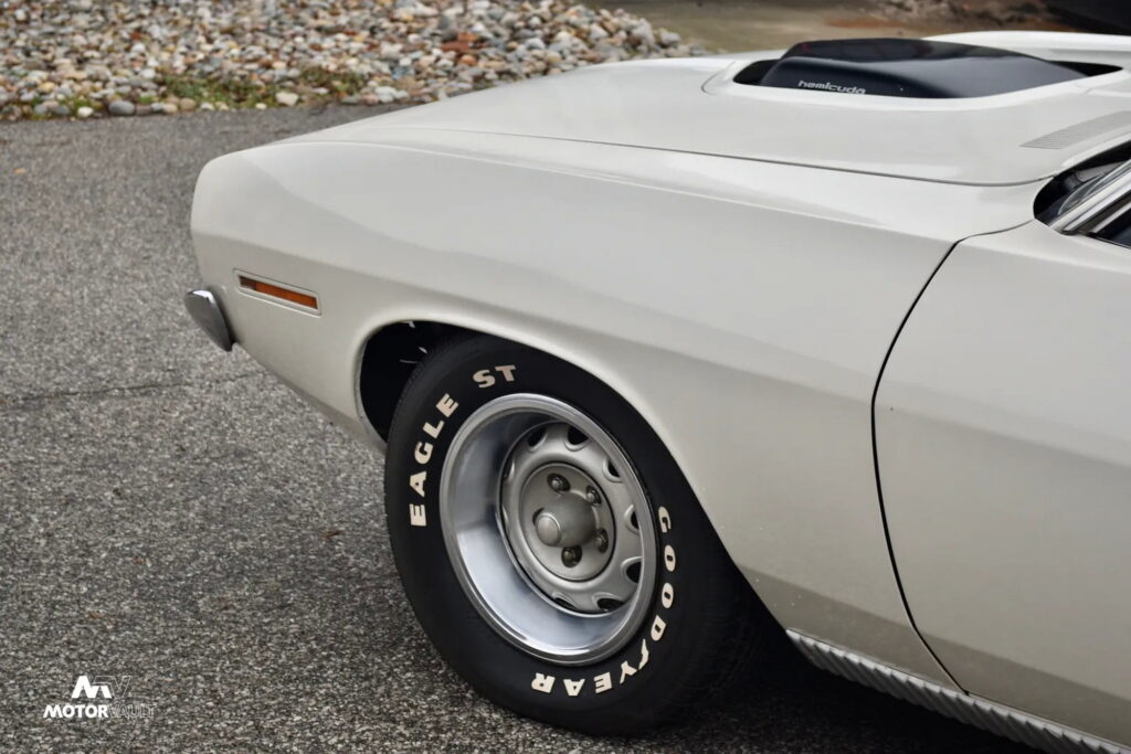 أول نسخة إنتاجية من بليموث هيمي كودا تُعرض للبيع بمقابل 8.24 مليون ريال أول نسخة إنتاجية من بليموث هيمي كودا تُعرض للبيع بمقابل 8.24 مليون ريال 4