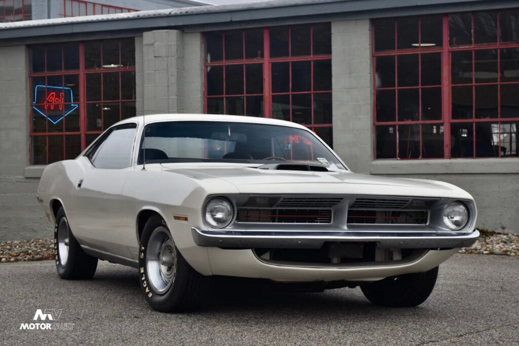 أول نسخة إنتاجية من بليموث هيمي كودا تُعرض للبيع بمقابل 8.24 مليون ريال بليموث هيمي كودا