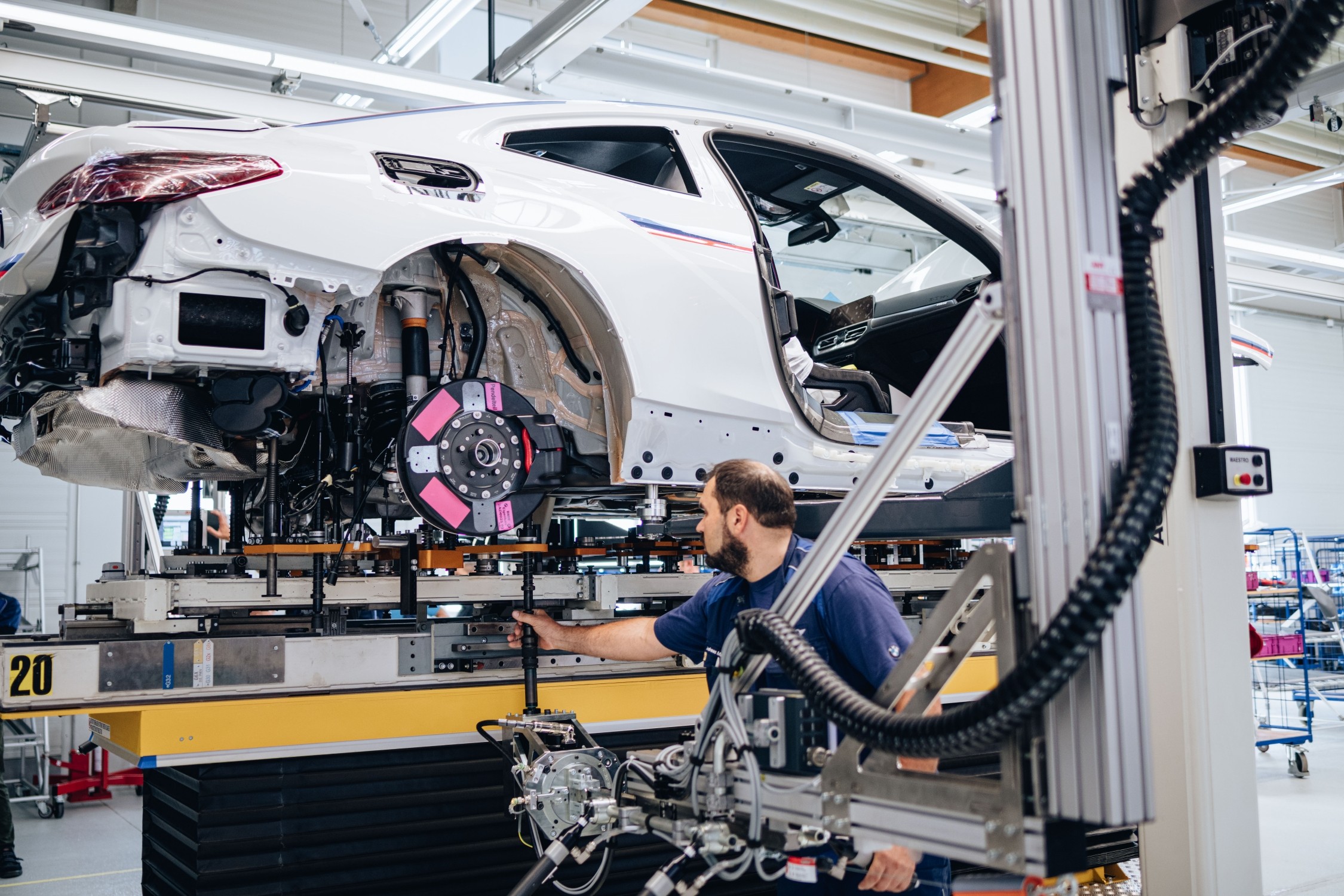 بي ام دبليو سوف تبدأ بإنتاج 3.0 CSL بفصل الربيع بأقوى محرك 6 سلندر في تاريخ العلامة بي ام دبليو 3.0 CSL