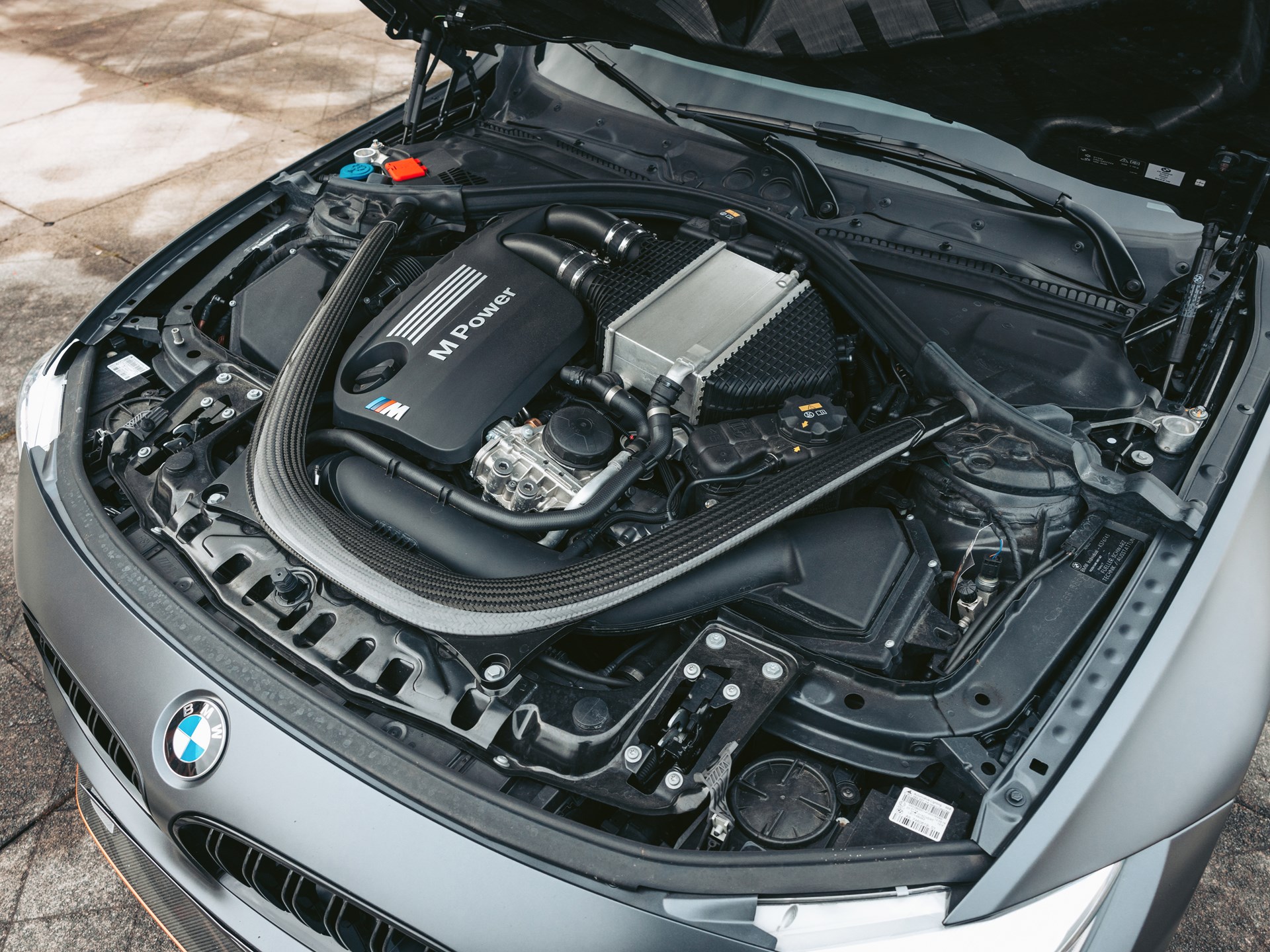 خمسة أجيال حصرية من سيارات بي ام دبليو M3 و M4 تُعرض للبيع في مزاد بي ام دبليو M4 GTS موديل 2016 (F82)