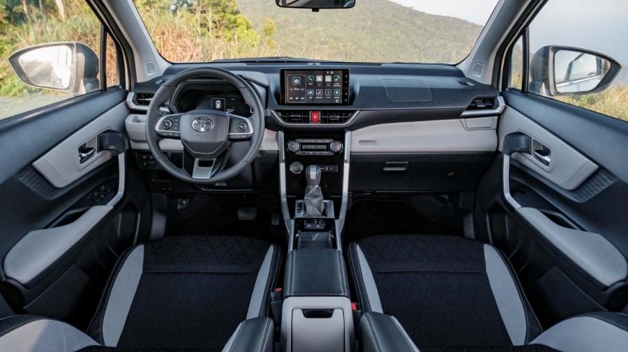 سيارة 3 صفوف بسعر 80 ألف ريال.. الاختلافات بين تويوتا فيلوز الجديد وراش سيارة 3 صفوف بسعر 80 ألف ريال.. الاختلافات بين تويوتا فيلوز الجديد وراش 3