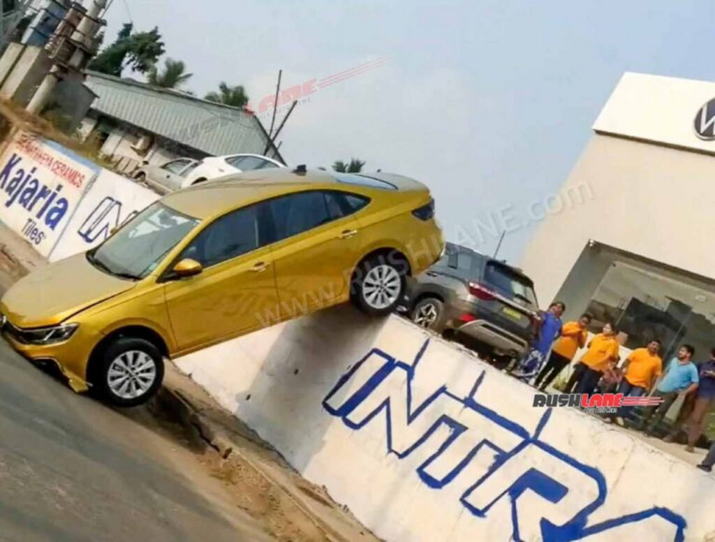 فولكس واجن فيرتوس جديدة تصطدم بالأرض قبل مغادرة الوكالة في الهند فولكس فاجن فيرتوس جديدة تصطدم بالأرض قبل مغادرة الوكالة