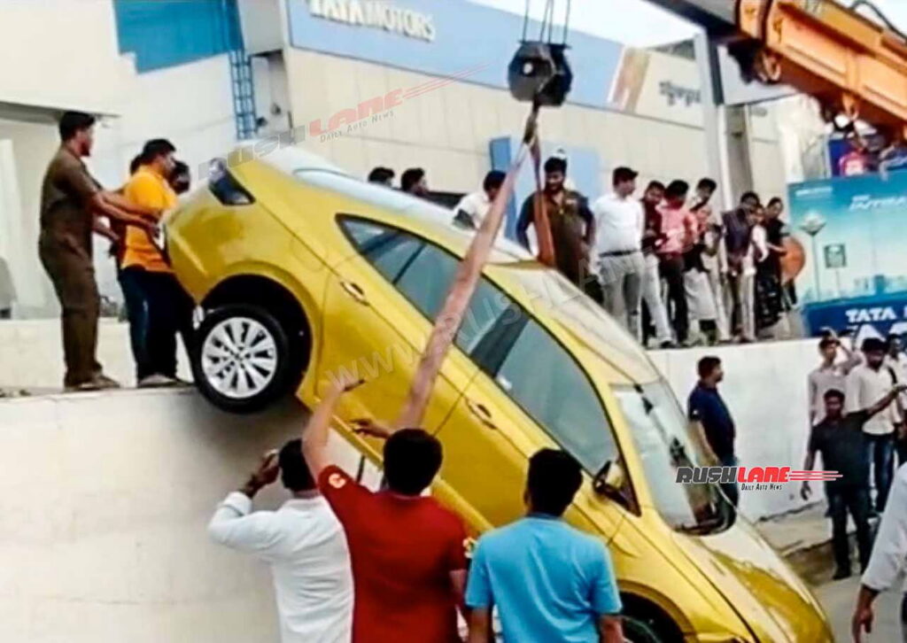 فولكس واجن فيرتوس جديدة تصطدم بالأرض قبل مغادرة الوكالة في الهند فولكس فاجن فيرتوس جديدة تصطدم بالأرض قبل مغادرة الوكالة