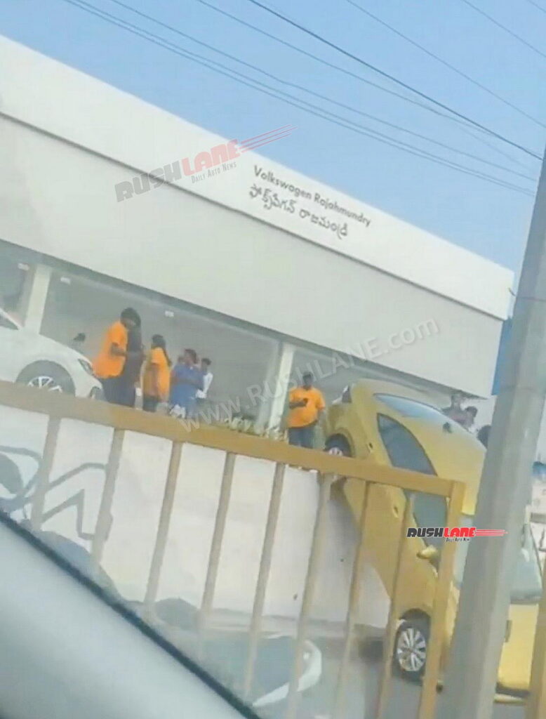 فولكس واجن فيرتوس جديدة تصطدم بالأرض قبل مغادرة الوكالة في الهند فولكس فاجن فيرتوس جديدة تصطدم بالأرض قبل مغادرة الوكالة