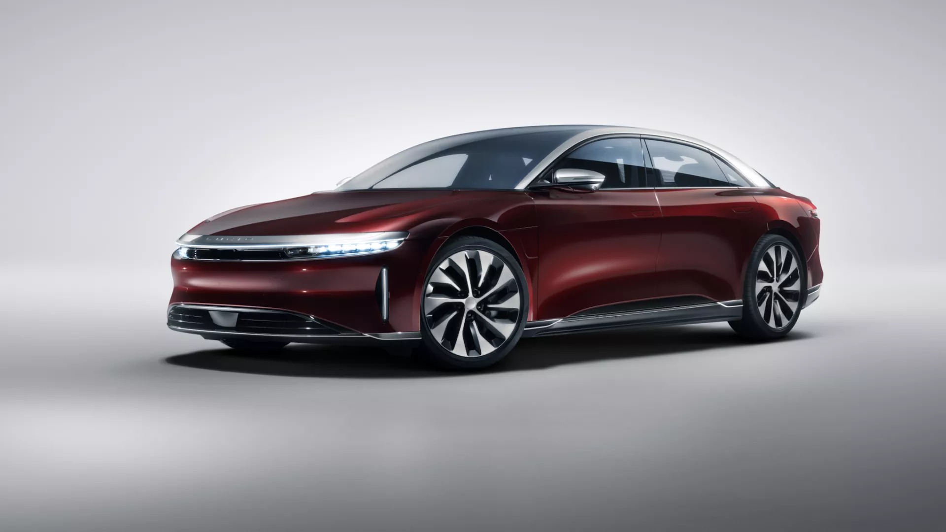 تعرف على 5 سيارات كهربائية بمدى حركة يتجاوز 625 كيلومتر! لوسيد آير جراند تورينج