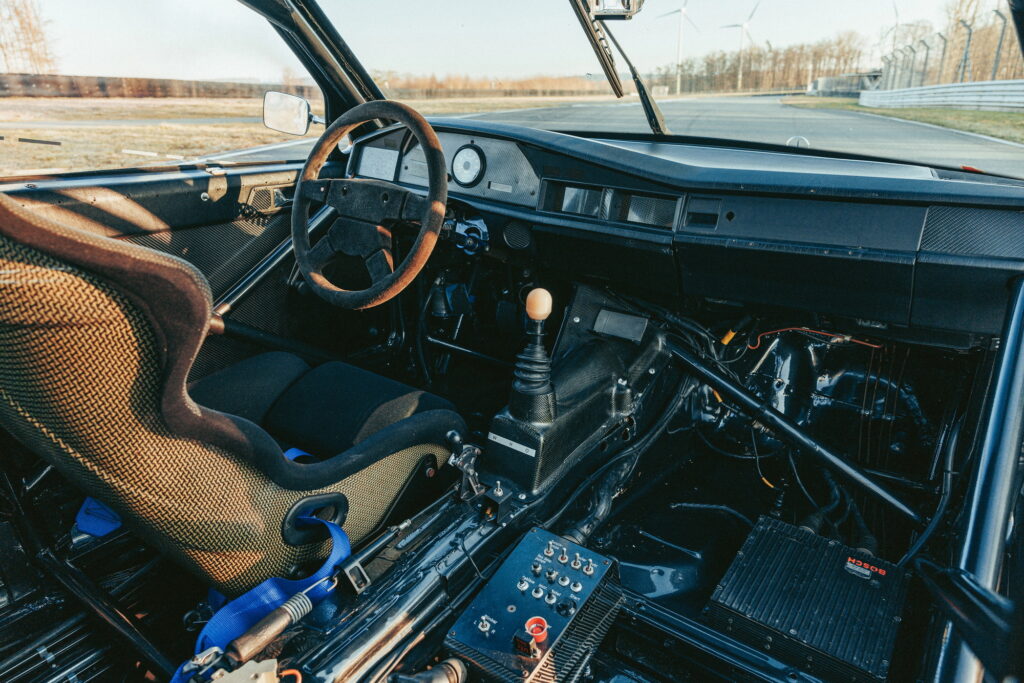 مرسيدس AMG E190 إيفوليوشن 2 تُعرض للبيع مع تاريخ مميز في عالم السباقات مرسيدس AMG E190 إيفوليوشن 2 تُعرض للبيع مع تاريخ مميز في عالم السباقات 1