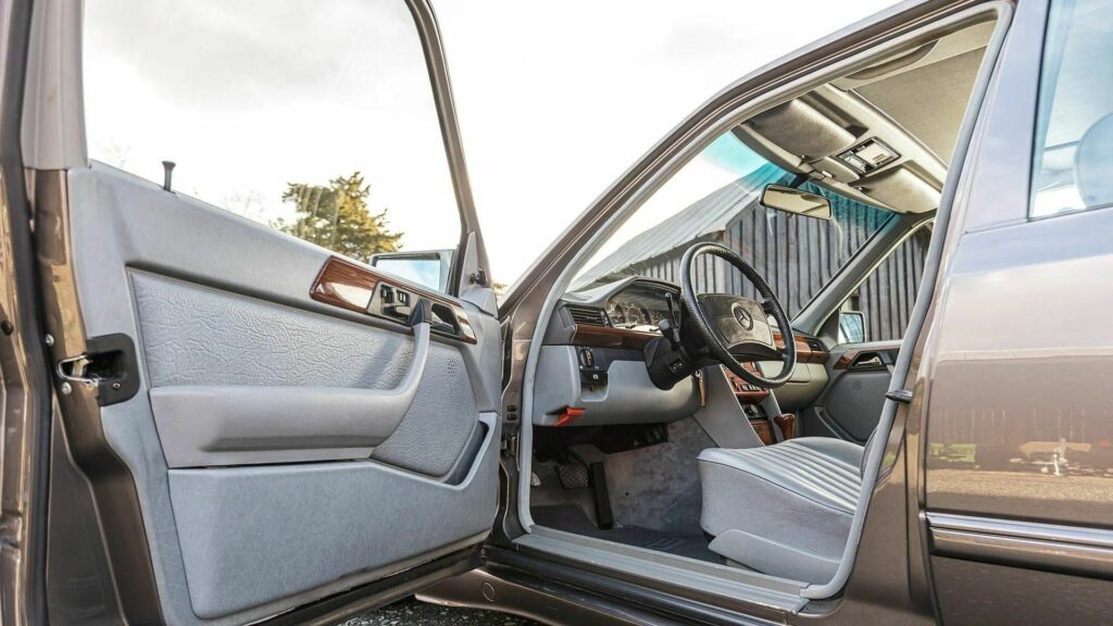 مرسيدس بنز AMG همر سيدان الحصرية تظهر للبيع في مزاد بسعر يتجاوز 2 مليون ريال مرسيدس بنز AMG همر