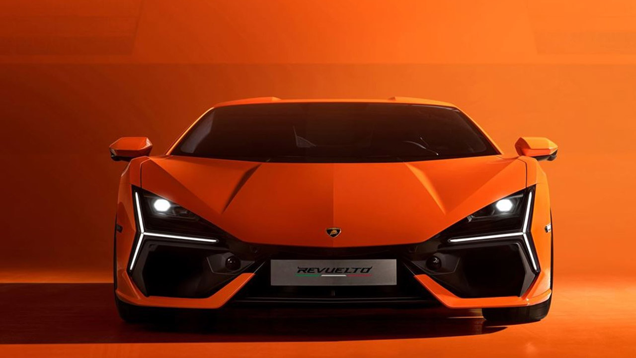 أيهما أفضل لامبورجيني ريفويلتو أم فيراري SF90 سترادل؟ "مقارنة تفصيلية" لامبورجيني ريفويلتو و فيراري SF90 سترادل