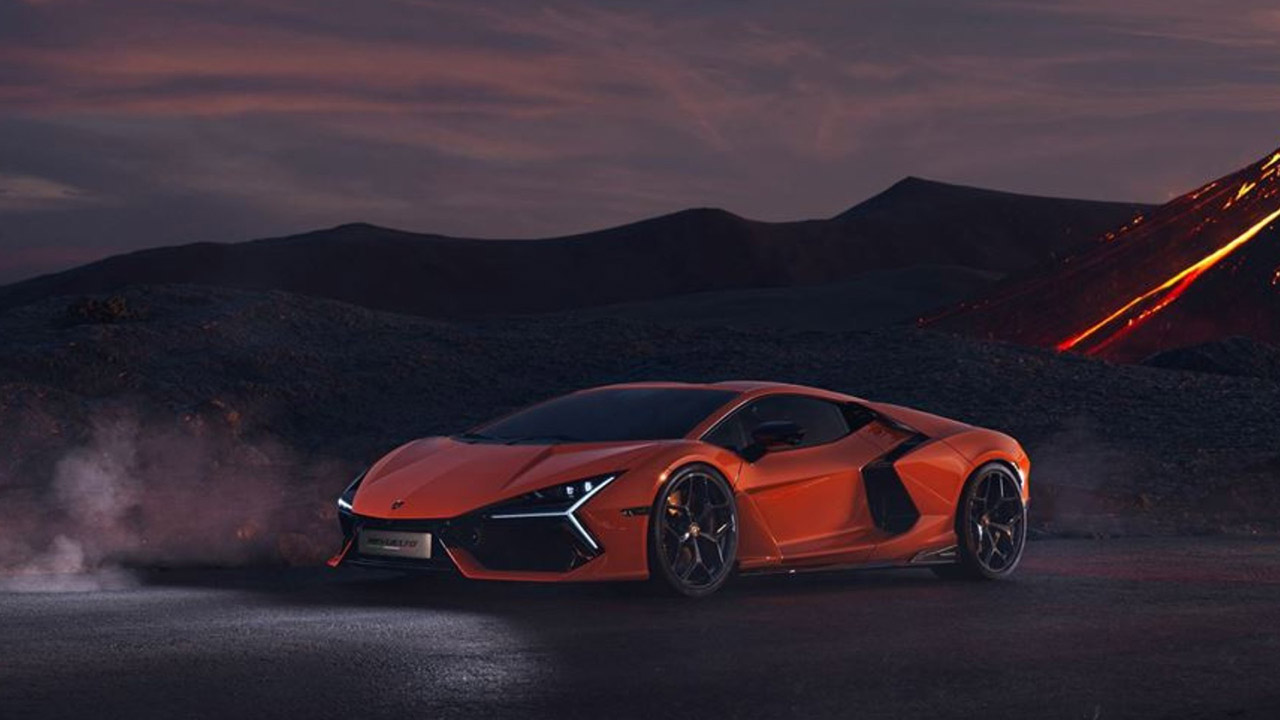 أيهما أفضل لامبورجيني ريفويلتو أم فيراري SF90 سترادل؟ "مقارنة تفصيلية" لامبورجيني ريفويلتو و فيراري SF90 سترادل